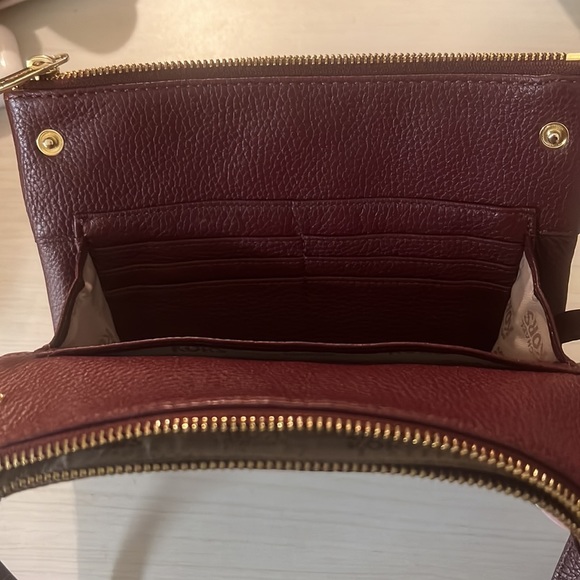 Michael Kors Burgundy Crossbody Bag Purse Pre-Owned Great Condition - Picture 4 of 9